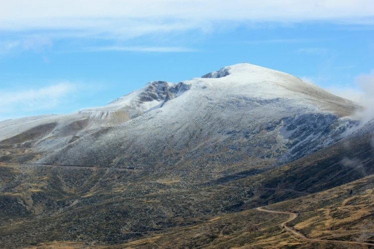 Meteoroloji'den 9 kent i&ccedil;in uyarı &uuml;st&uuml;ne uyarı! Uludağ'da kar yağışı etkili oldu