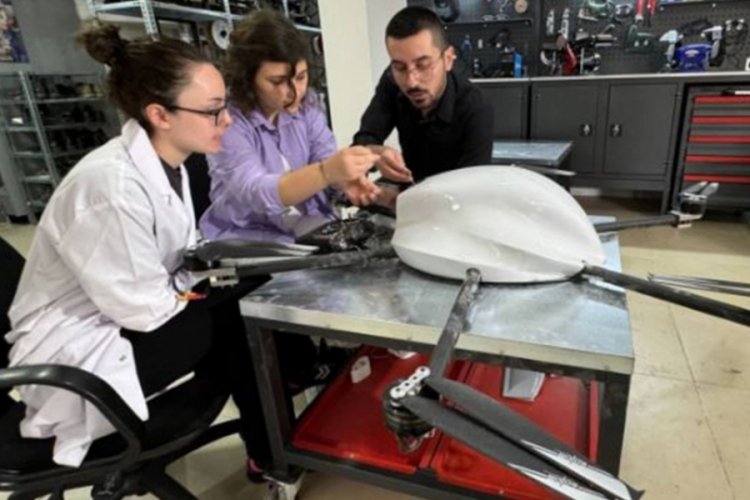 Gen&ccedil; m&uuml;hendisler, devlet desteğiyle kurdukları merkezde dron &uuml;retiyor