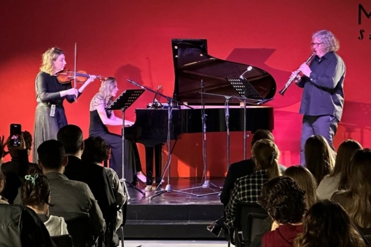 Bursa'da "Contrasts" konseri