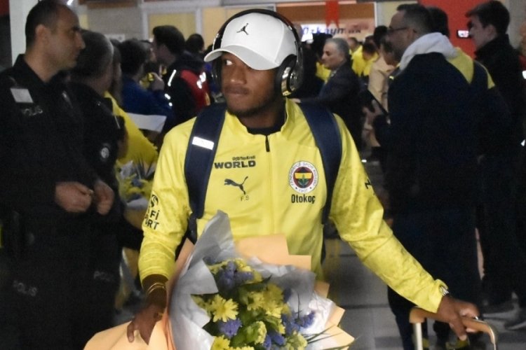 Konya'da Fenerbah&ccedil;e'ye coşkulu karşılama