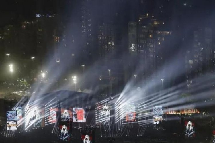 Madonna'nın Copacabana plajındaki &uuml;cretsiz konserine 1,6 milyon kişi katıldı