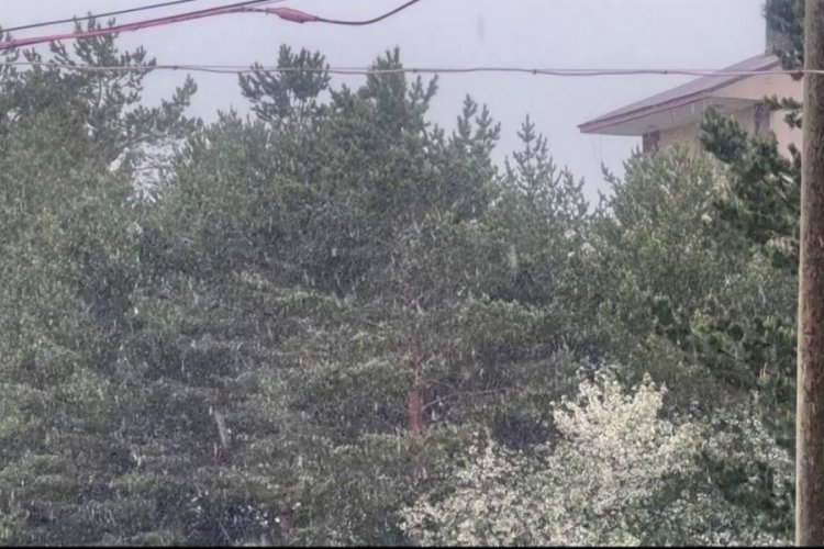 Yaz adeta teğet ge&ccedil;ti, o il&ccedil;eye kar yağdı