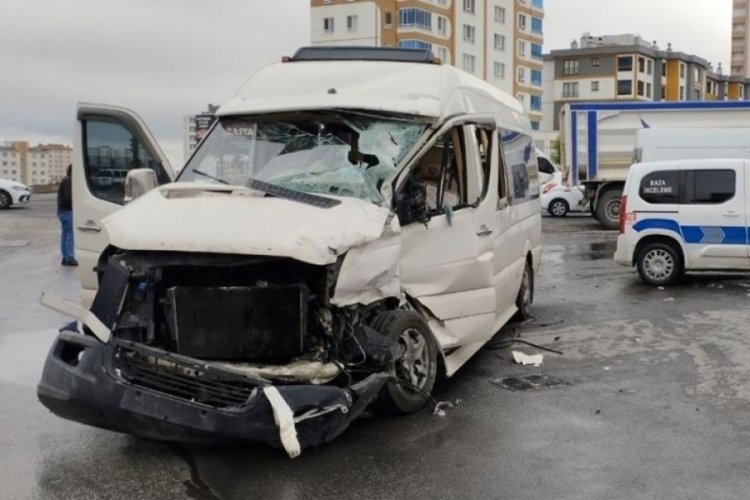 Kayseri'de 6 araç birbirine girdi: Yaralılar var