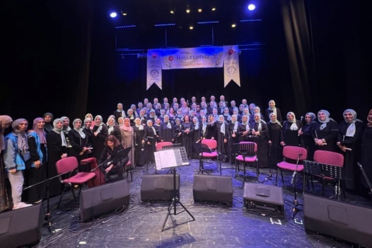 Bursa'da Kur'an Kursu öğreticileri konser verdi