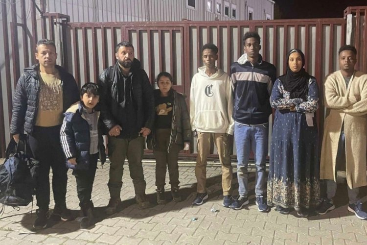 Edirne'den Yunanistan'a gitmeye &ccedil;alışan 9 ka&ccedil;ak g&ouml;&ccedil;men yakalandı