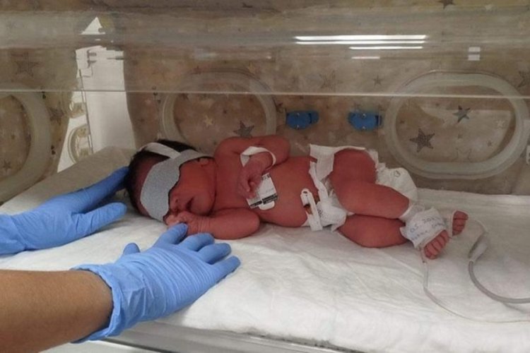 Mersin'de 2 g&uuml;nl&uuml;k bebeği dağ yoluna terk ettiler!
