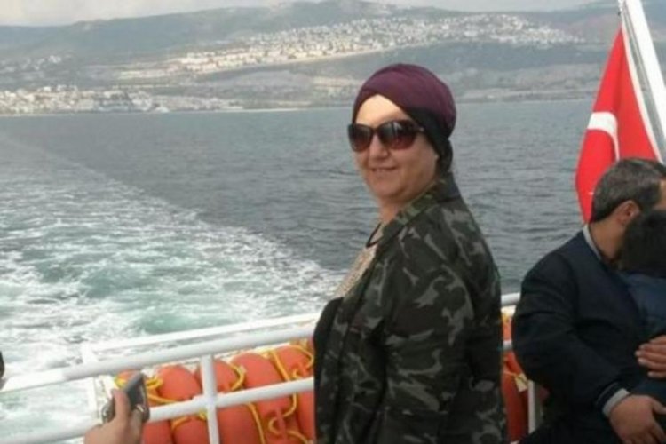 Kızının d&uuml;ğ&uuml;n&uuml;nde misafirleri karşılarken fenalaştı!