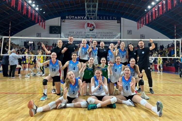 Nil&uuml;fer Belediyespor Yıldız Kızlar Voleybol Takımı T&uuml;rkiye finallerinde