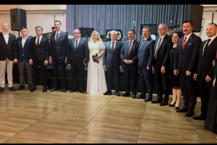Bursa'da g&ouml;rkemli d&uuml;ğ&uuml;n: Erten Kayan ve Nalan Ateş d&uuml;nya evine girdi