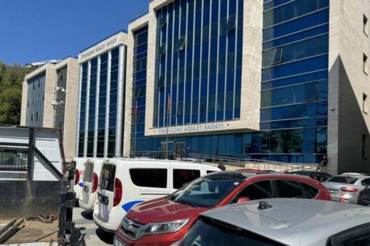 Zonguldak'ta 70 yaşındaki adam gen&ccedil; kızların uygunsuz fotoğraflarını &ccedil;ekti!