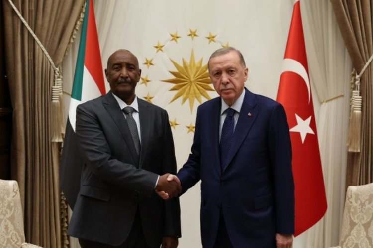 Cumhurbaşkanı Erdoğan, El Burhan ile Külliye'de görüştü
