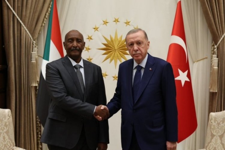 Cumhurbaşkanı Erdoğan, El Burhan ile K&uuml;lliye'de g&ouml;r&uuml;şt&uuml;