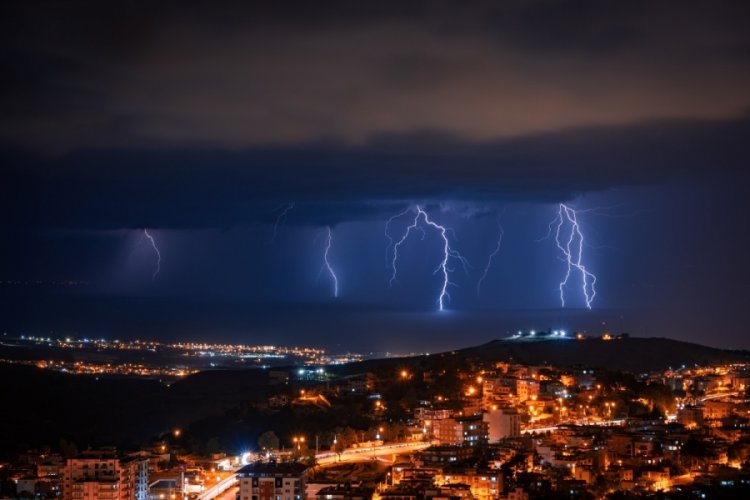 The dance of lightning illuminated the night in the Gulf of Iskenderun – Current News