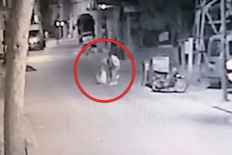 Bayıltana kadar d&ouml;vd&uuml;, s&uuml;r&uuml;kleyip yol kenarına bıraktı!