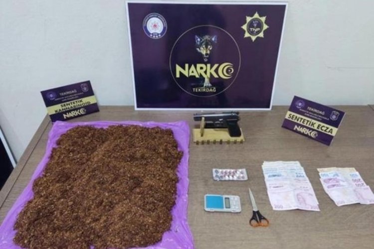 Uyuşturucuları tuvalet deliğine gizlemişler