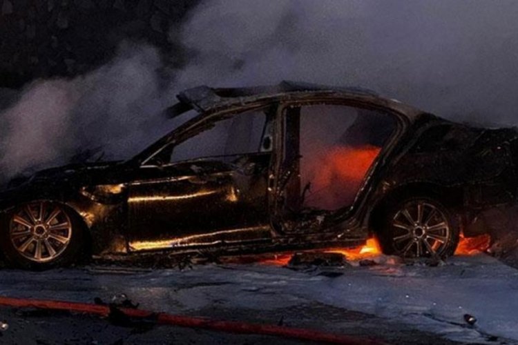 Ankara'da bariyerlere çarpan otomobil alev aldı: 1 ölü, 5 yaralı