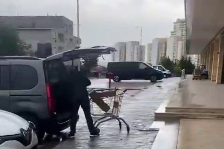 İstanbul'da zincir markette skandal g&ouml;r&uuml;nt&uuml;ler! Marketten a&ccedil;ıklama