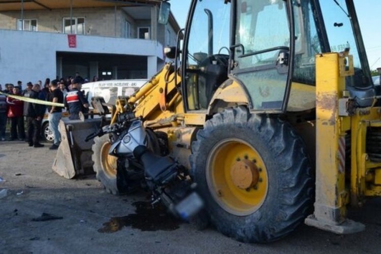 Aksaray'da kepçeye çarpan motosiklet sürücüsü öldü