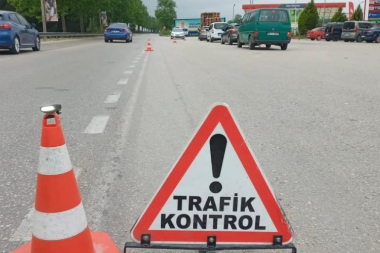 Bursa Emniyet M&uuml;d&uuml;rl&uuml;ğ&uuml;'nden trafik denetimi! 6.240 ara&ccedil; s&uuml;r&uuml;c&uuml;s&uuml;ne ceza
