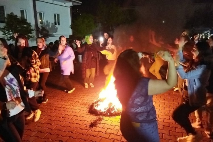 Bursa Nil&uuml;fer'de Hıdırellez şenliği coşkuyla kutlandı