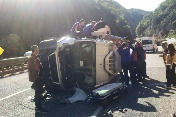 Bursa'da minib&uuml;ste sıkışan s&uuml;r&uuml;c&uuml; AFAD tarafından &ccedil;ıkarıldı