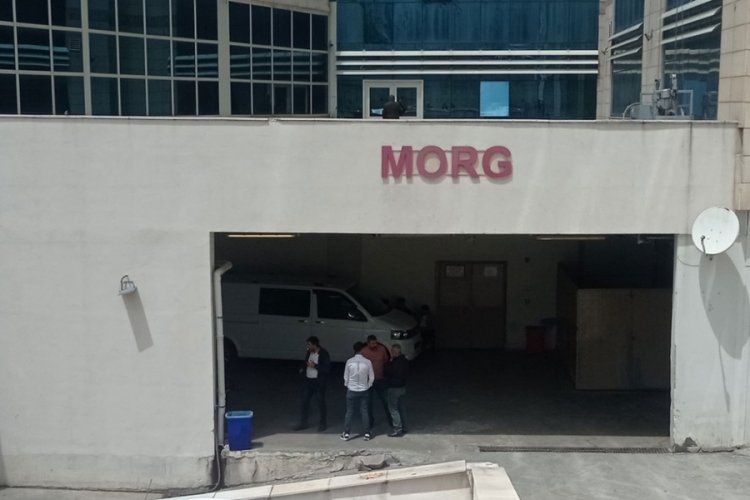 Annesinin kucağından d&uuml;şen bebek &ouml;ld&uuml;