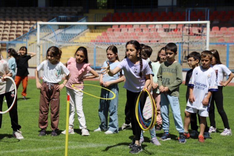 Karab&uuml;k'te D&uuml;nya Atletizm G&uuml;n&uuml; coşkuyla kutlandı