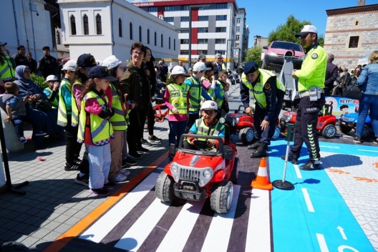 Samsun'da trafik kurallarına uymamanın sonucu uygulamalı olarak g&ouml;sterildi
