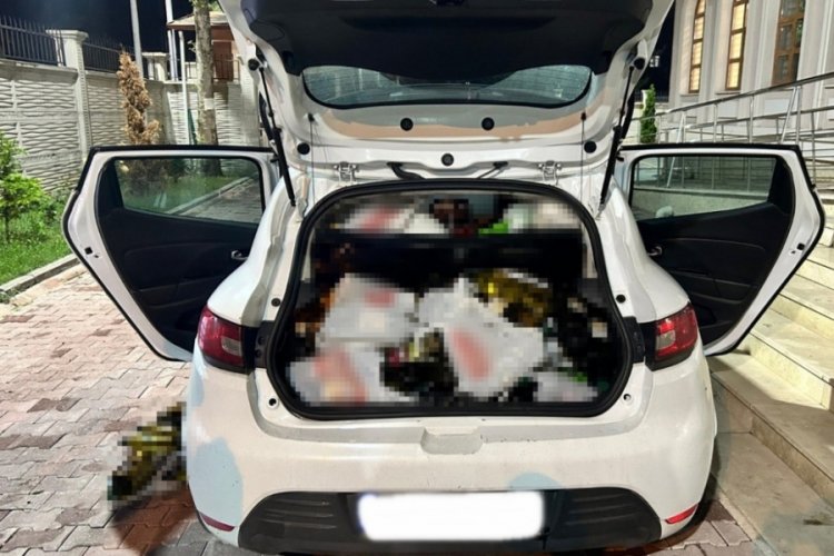 Zincir marketlerden 300 litre zeytinyağı &ccedil;alıp otomobile depoladı!