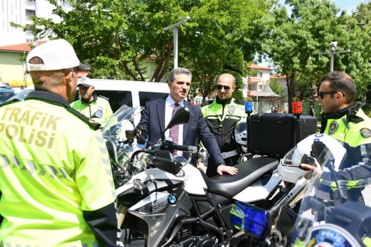 Isparta'da ekiplerden &ouml;ğrencilere uygulamalı trafik eğitimi