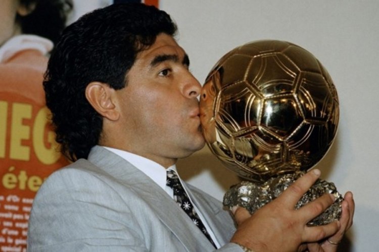 Maradona'nın &ouml;d&uuml;l&uuml; satılıyor