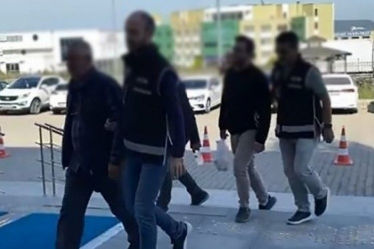 &Ccedil;anakkale'de ihale i&ccedil;in ara&ccedil;ların kilometrelerini d&uuml;ş&uuml;rd&uuml;kleri iddia edilen 3 ş&uuml;pheli yakalandı