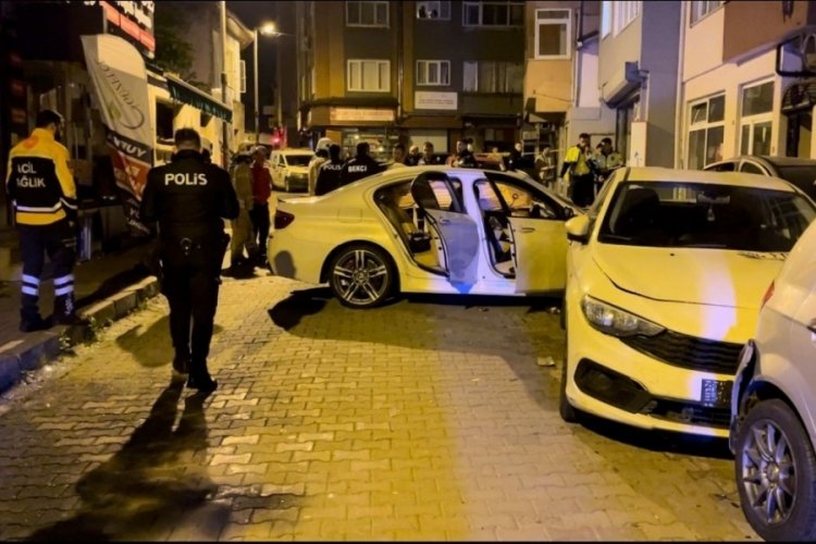 'Dur' ihtarına uymayan otomobil ara&ccedil;lara &ccedil;arptı