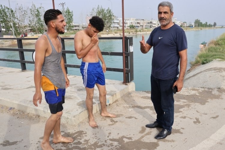 Adana'da gençlerin sulama kanallarında tehlikeli serinliği sürüyor