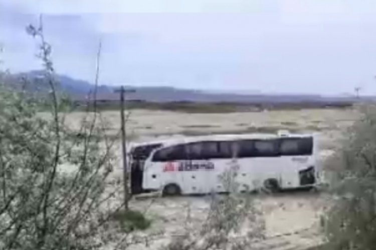 Kayseri'de otob&uuml;s şarampole u&ccedil;tu: Yaralılar var