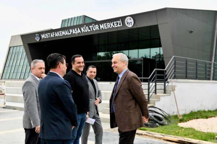 Mustafakemalpaşa Kültür Merkezi'ne Atatürk büstü