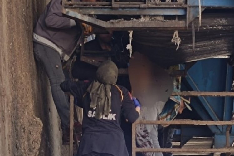 Facia &uuml;st&uuml;ne facia! Makineye kolunu kaptıran iş&ccedil;inin kolu koptu