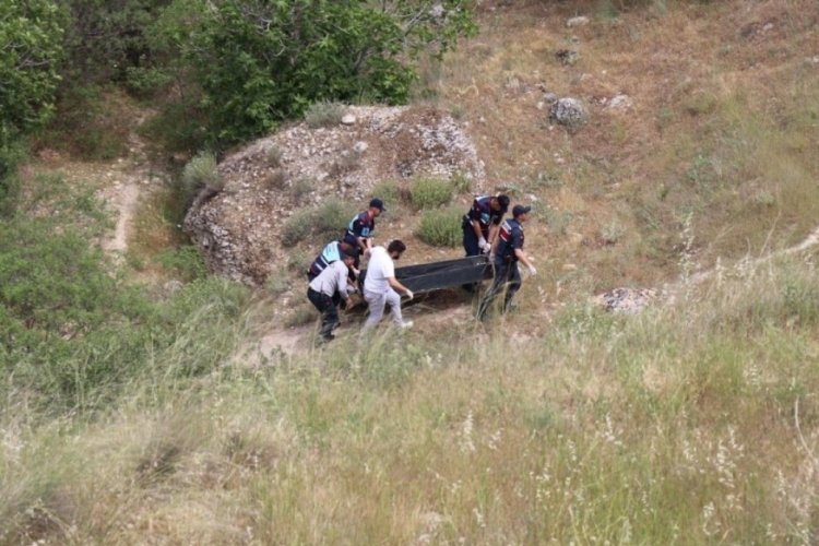 Denizli'de ölen yaşlı turistin cenazesi uçurumdan çıkartıldı