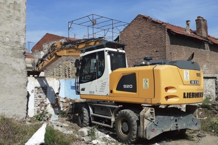 Osmangazi'de metruk bina mesaisi