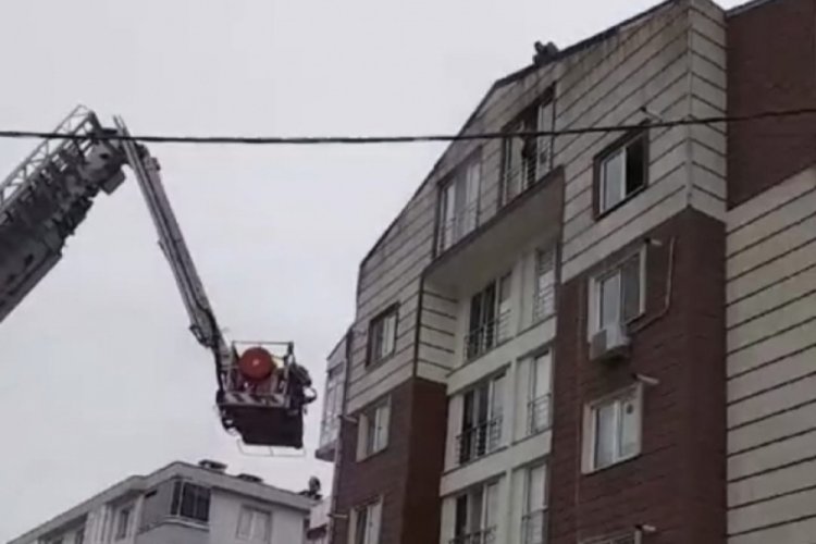 Bursa'da bir apartmanda yangın çıktı!