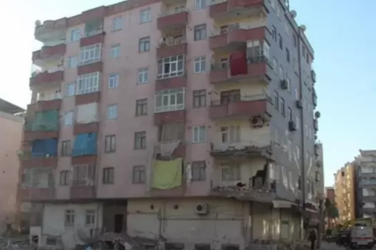 Diyarbakır'da 60 kişiye mezar olan apartmanın müteahhidi tehdit edildiğini öne sürdü