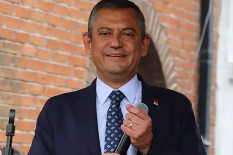 &Ouml;zg&uuml;r &Ouml;zel: Ailemiz b&uuml;y&uuml;yor, baba evi b&uuml;y&uuml;yor