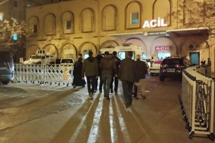 Mardin'de bı&ccedil;aklı kavga: 2 yaralı