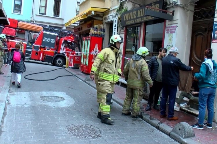 İstanbul'da apart otelde yangın!