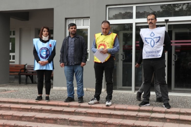 Bursa'da &ouml;ğretmenlerden ortak eylem!