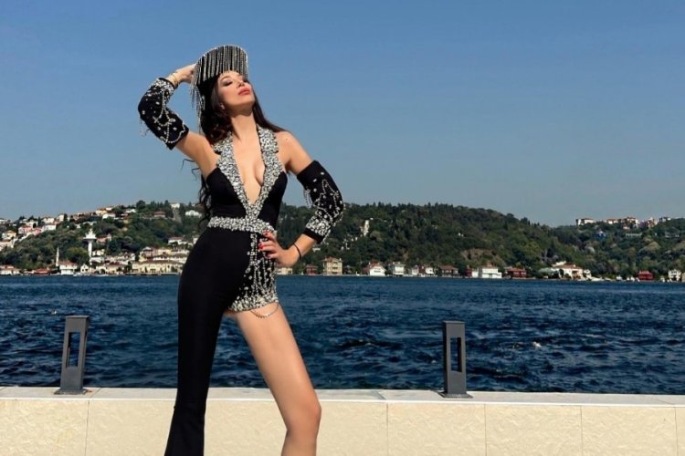 Ece G&uuml;rsel annesiyle verdiği pozu paylaştı! &Uuml;nl&uuml; mankenin karesine yorum yağdı