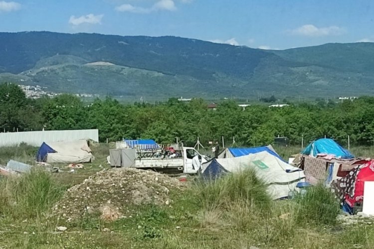 Bursa'da &ccedil;adır kuran Roman vatandaşlar mahalleliyi isyan ettirdi