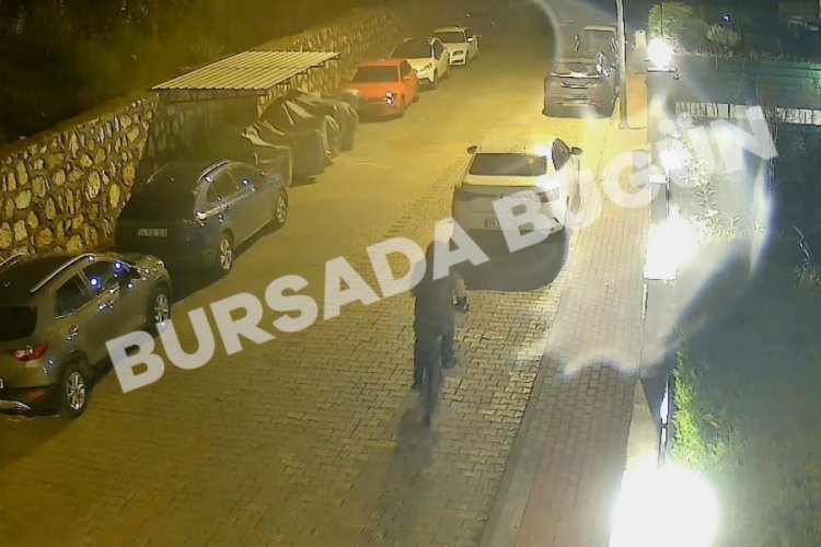 Bursa'da bisiklet ile geldi, motosiklet &ccedil;alarak gitti! O anlar kameraya yansıdı