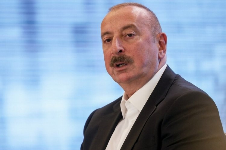Aliyev'den Macron'a uyarı