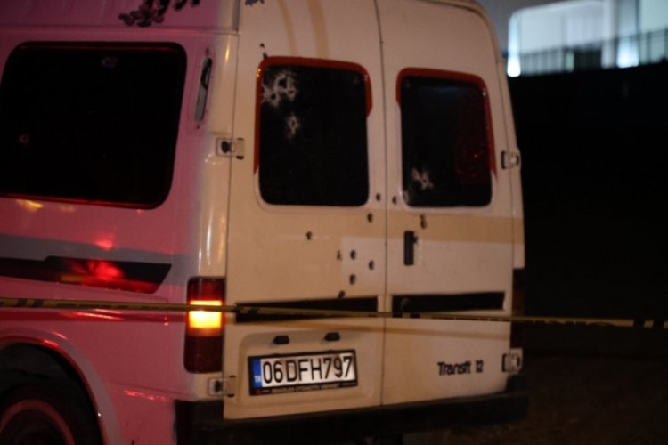 Konya'da seyir halindeyken ateş a&ccedil;ılan minib&uuml;steki 24 delik dikkat &ccedil;ekti